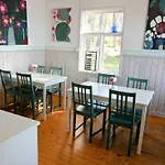 Strandhugget Bed & Breakfast *